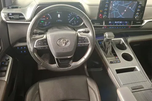 2021 Toyota Sienna XSE photo 2