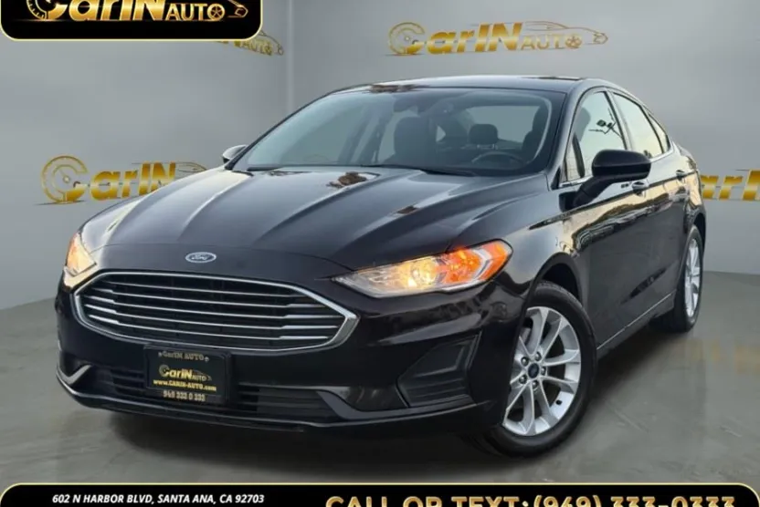 2020 Ford Fusion SE photo 1