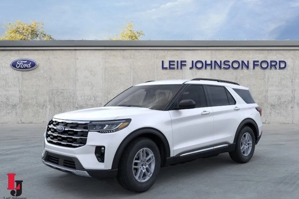 2025 Ford Explorer photo 1