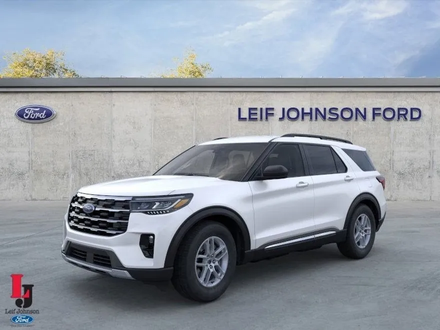 2025 Ford Explorer photo 1
