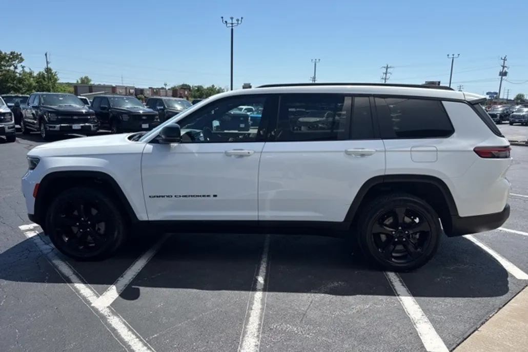 2023 Jeep Grand Cherokee Altitude photo 1