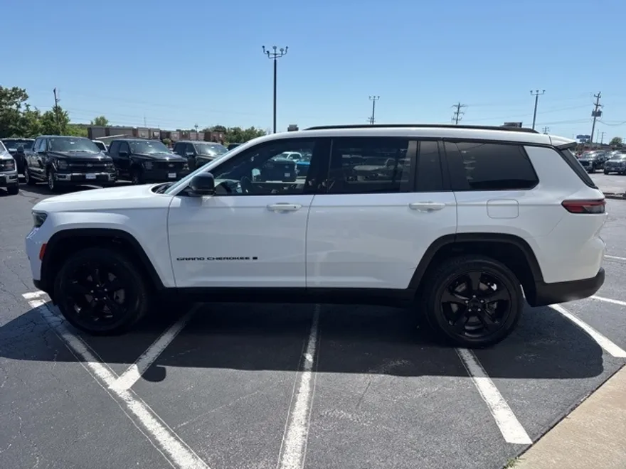2023 Jeep Grand Cherokee Altitude photo 1