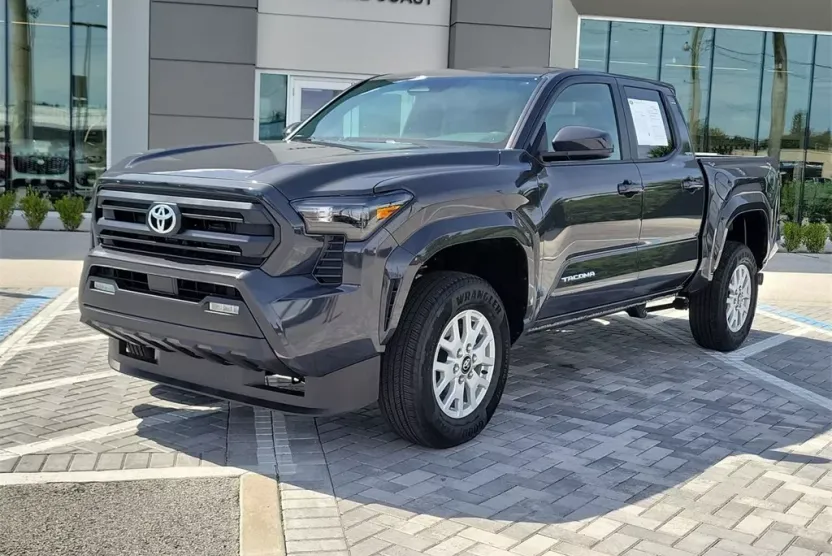 2025 Toyota Tacoma SR5 photo 1