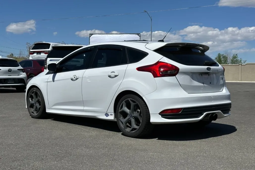 2017 Ford Focus ST photo 1