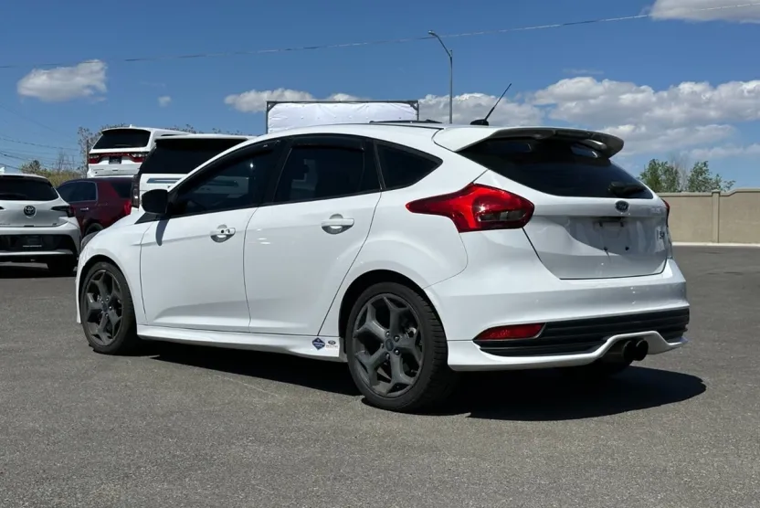 2017 Ford Focus ST photo 1