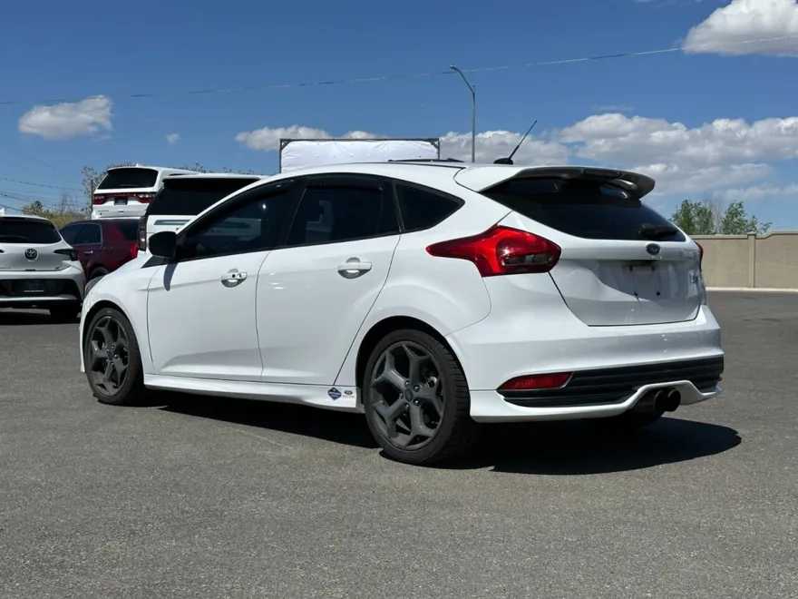 2017 Ford Focus ST photo 1