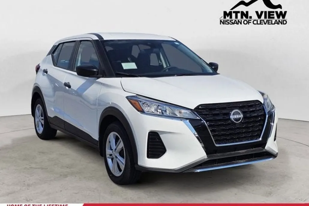 2025 Nissan Kicks Play S photo 1