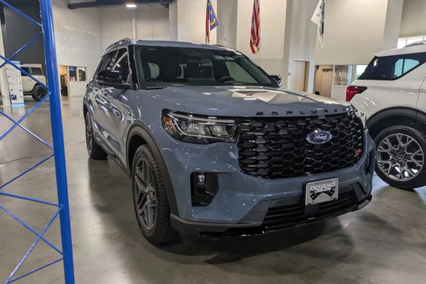 2025 Ford Explorer ST photo 1