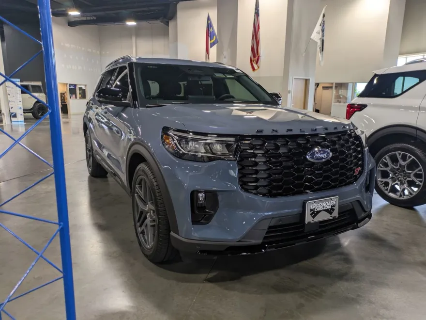 2025 Ford Explorer ST photo 1