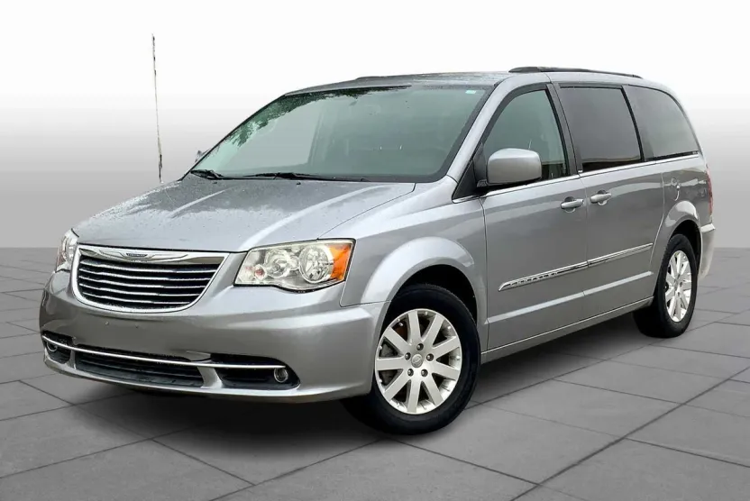 2014 Chrysler Town & Country Touring photo 1