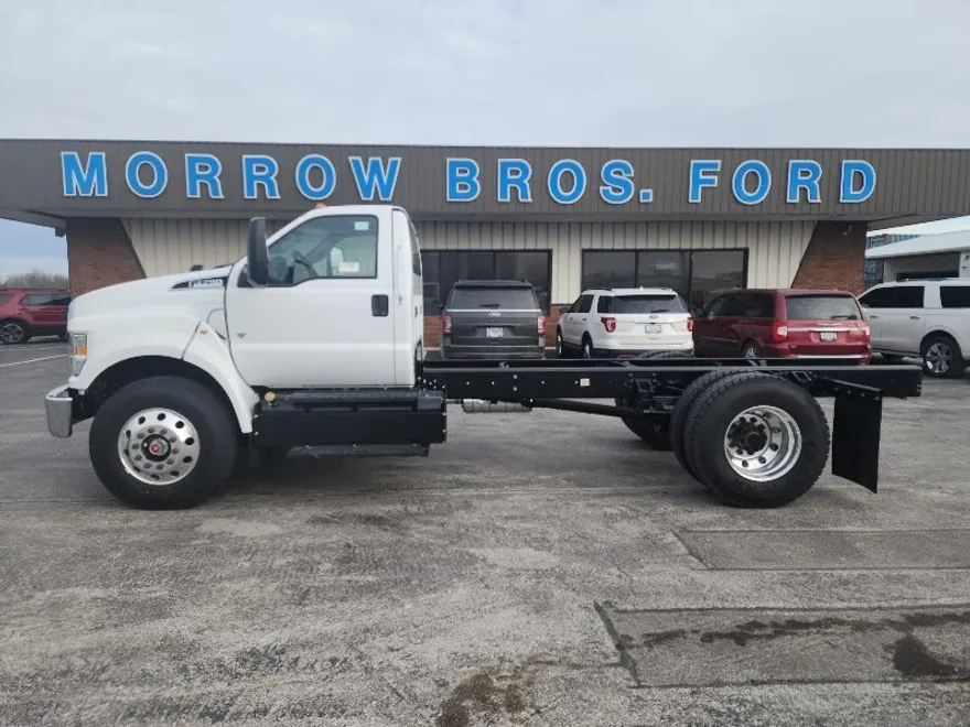 2025 Ford F-750 Base photo 1