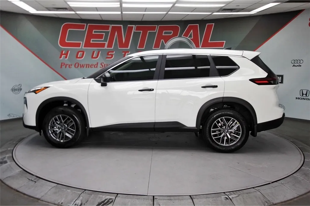 2026 Nissan Rogue S photo 1