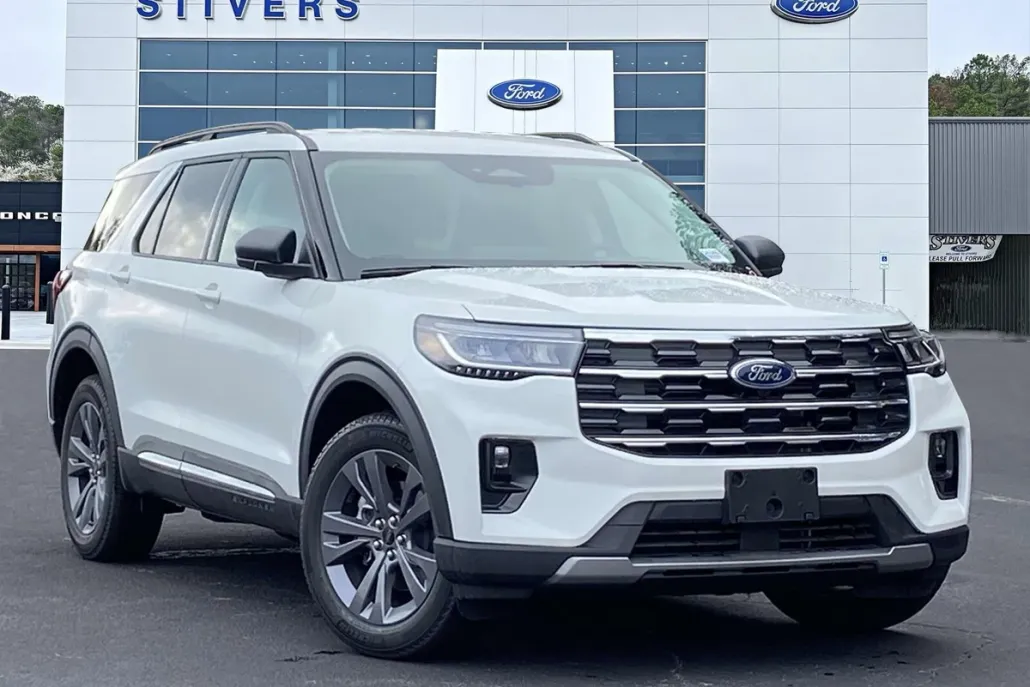 2025 Ford Explorer photo 1