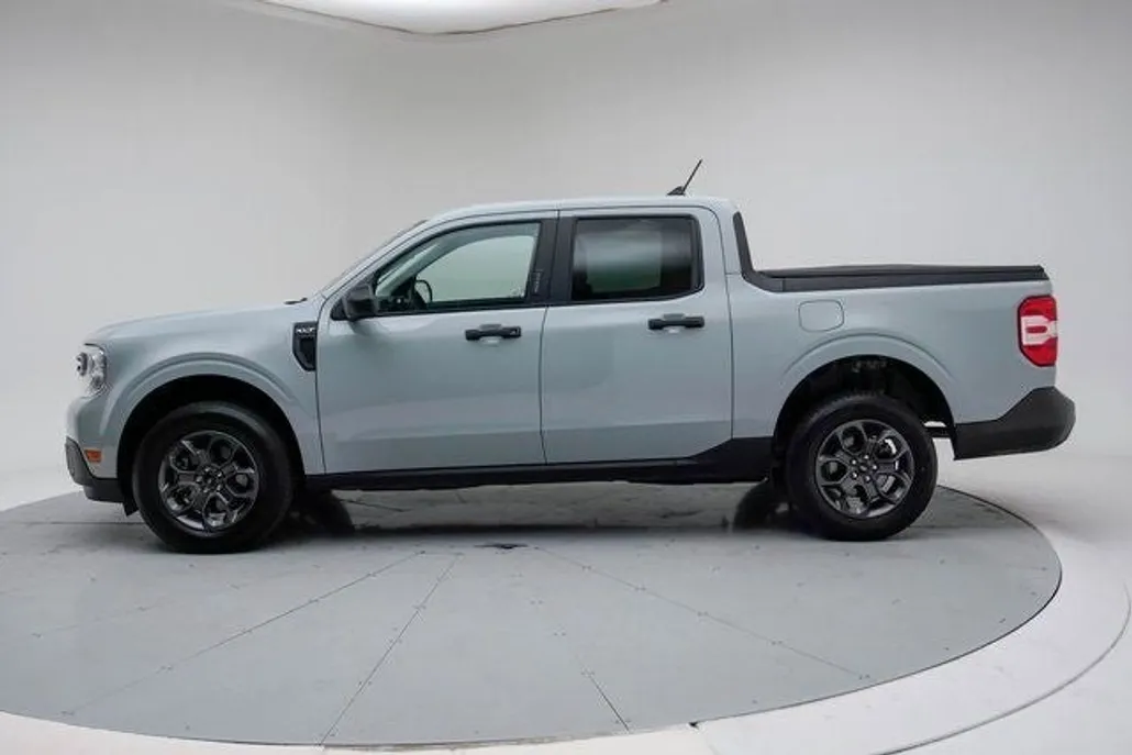 2023 Ford Maverick XLT photo 1
