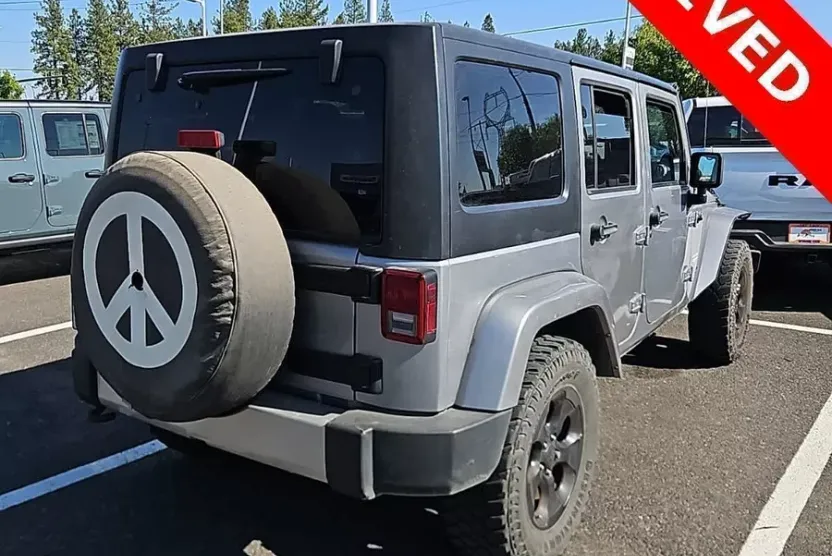 2014 Jeep Wrangler Unlimited Sahara photo 1