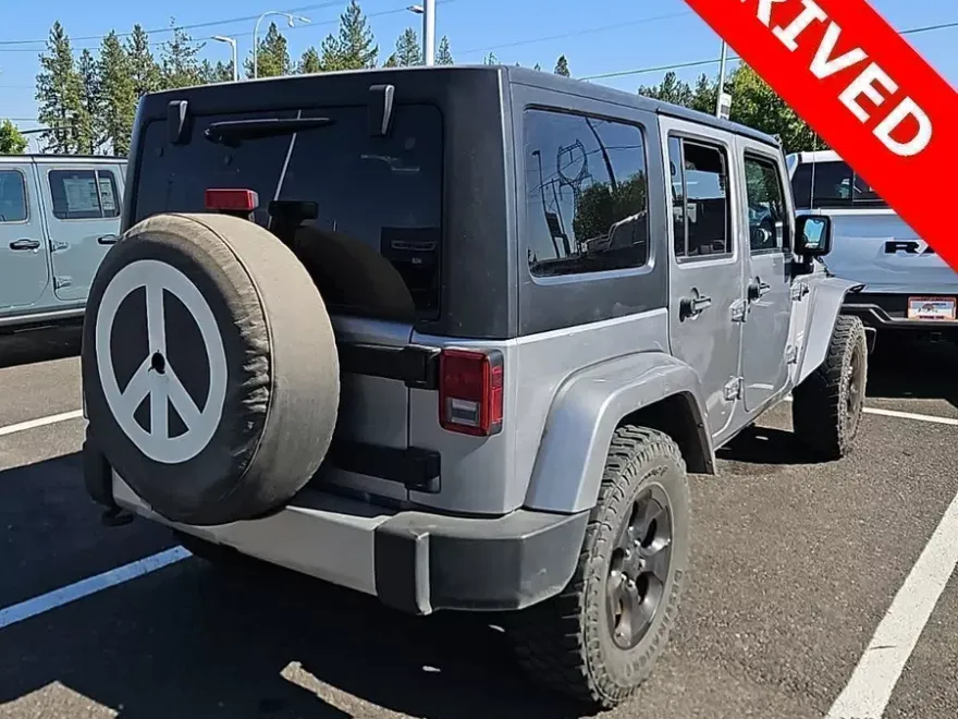 2014 Jeep Wrangler Unlimited Sahara photo 1