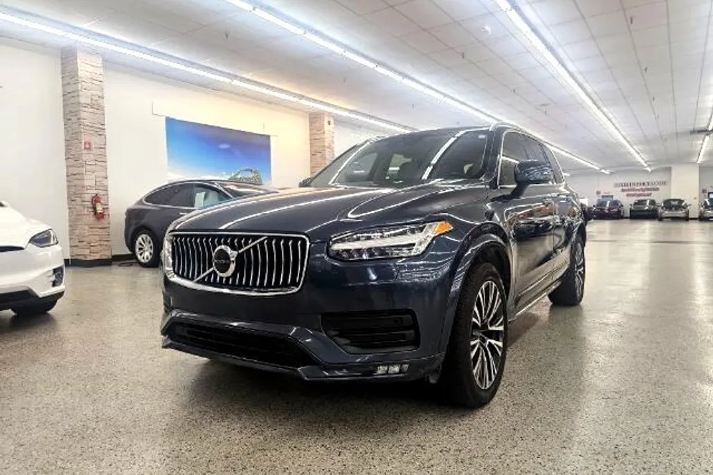 2021 Volvo XC90 T5 AWD Momentum photo 1