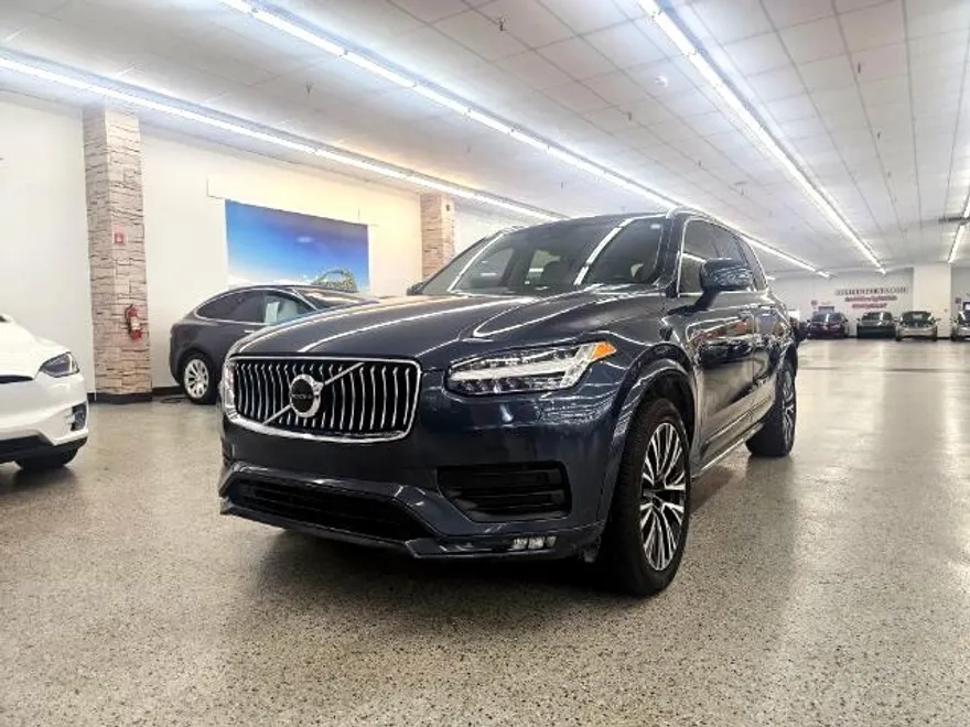 2021 Volvo XC90 T5 AWD Momentum photo 1