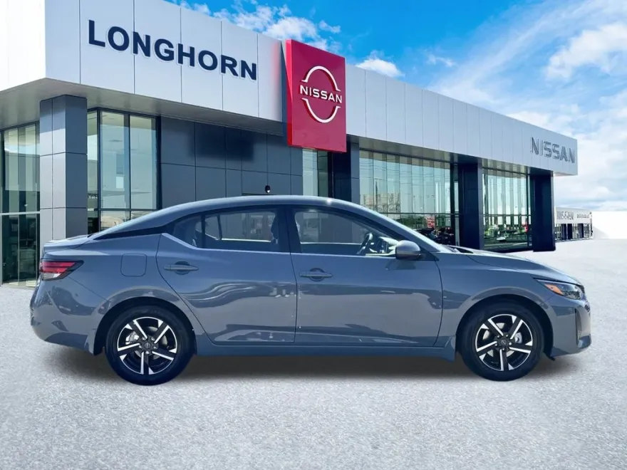 2025 Nissan Sentra SV photo 1