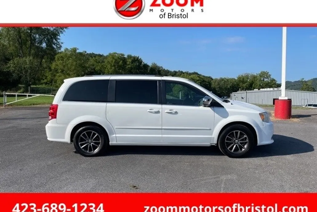 2017 Dodge Grand Caravan SXT photo 1