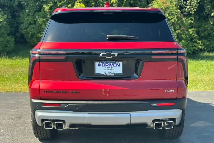 2024 Chevrolet Traverse Z71 photo 1