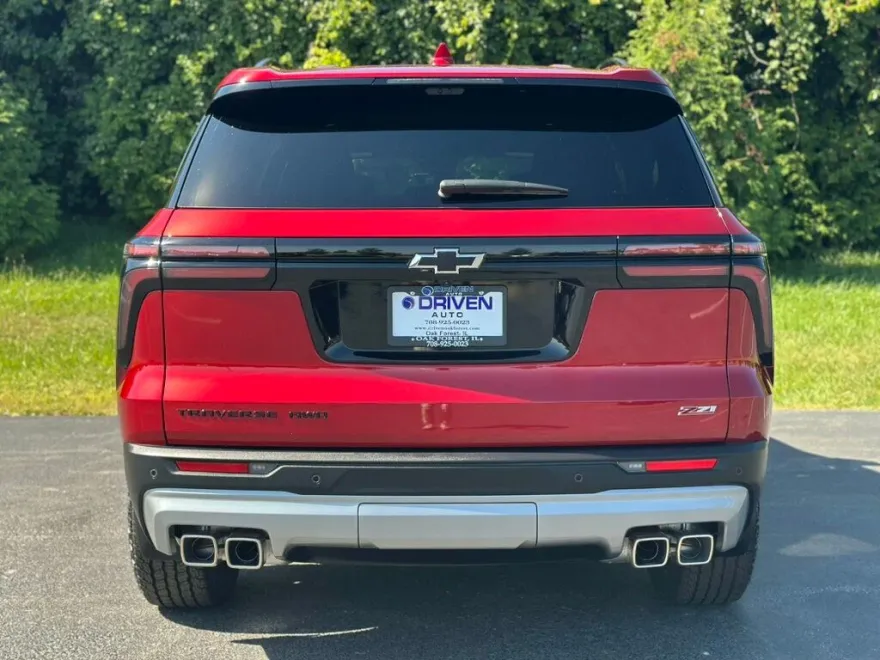 2024 Chevrolet Traverse Z71 photo 1
