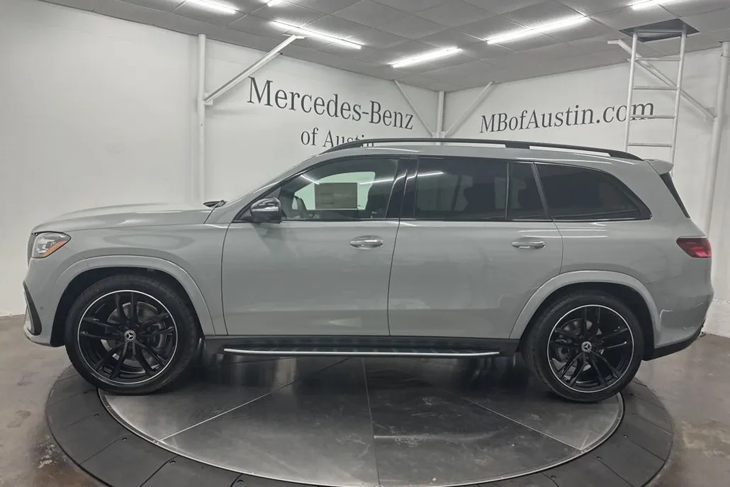 2026 Mercedes Benz GLS 580 4MATIC photo 1