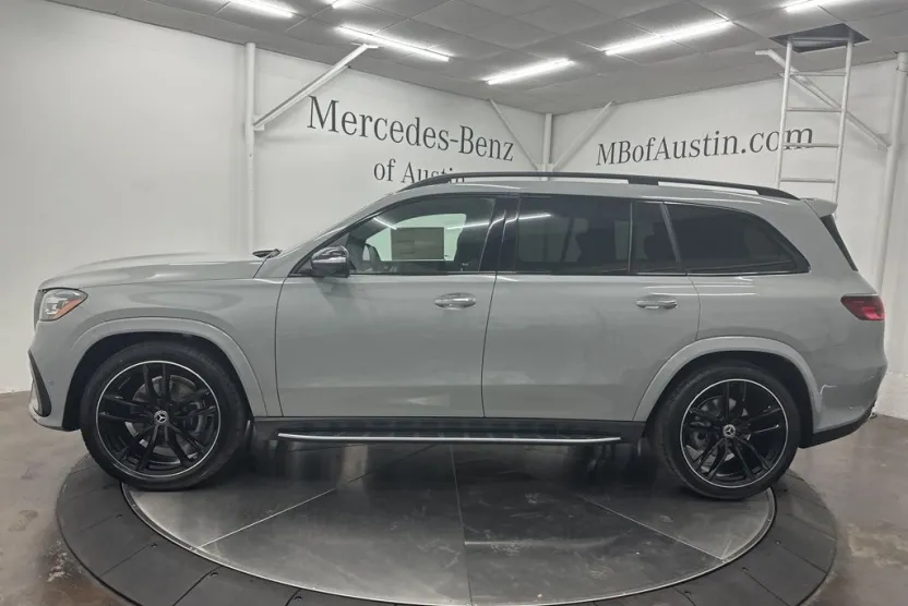 2026 Mercedes Benz GLS 580 4MATIC photo 1