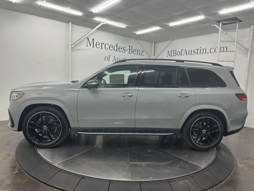 2026 Mercedes Benz GLS 580 4MATIC photo 1