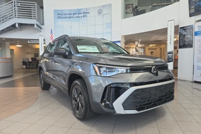 2025 Volkswagen Taos S photo 1