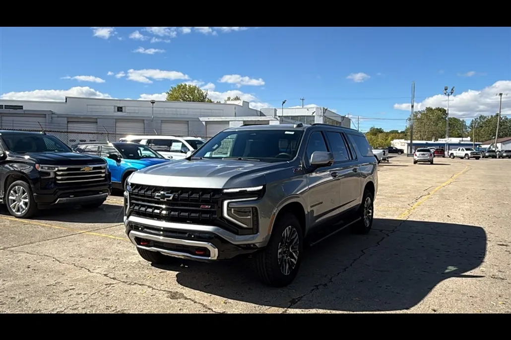 2025 Chevrolet Suburban Z71 photo 1