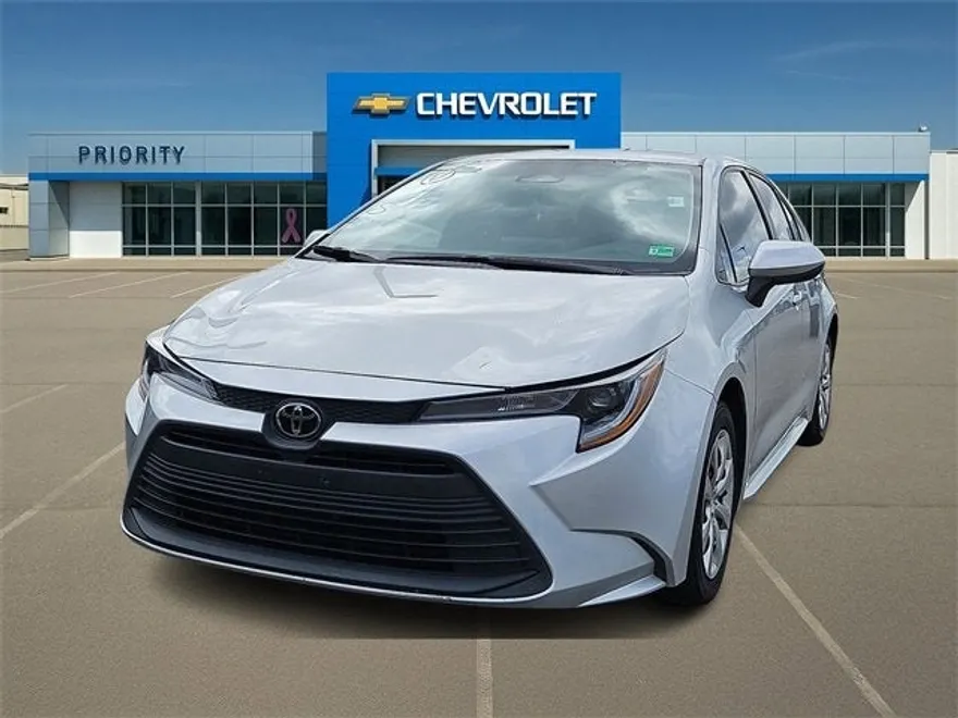 2023 Toyota Corolla LE photo 1