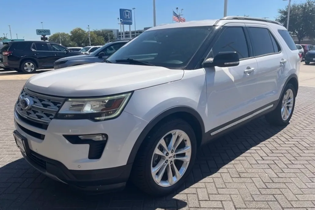 2018 Ford Explorer XLT photo 1