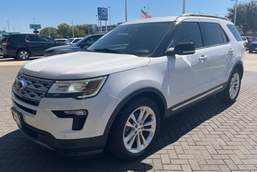 2018 Ford Explorer XLT photo 1