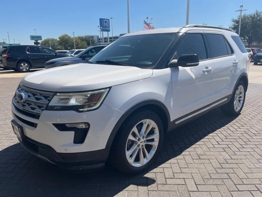 2018 Ford Explorer XLT photo 1