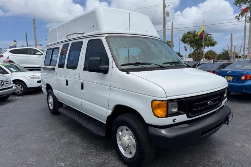 2007 Ford E-250 photo 1