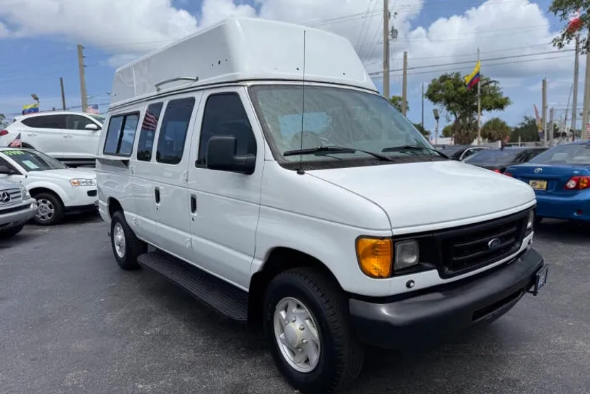 2007 Ford E-250 photo 1