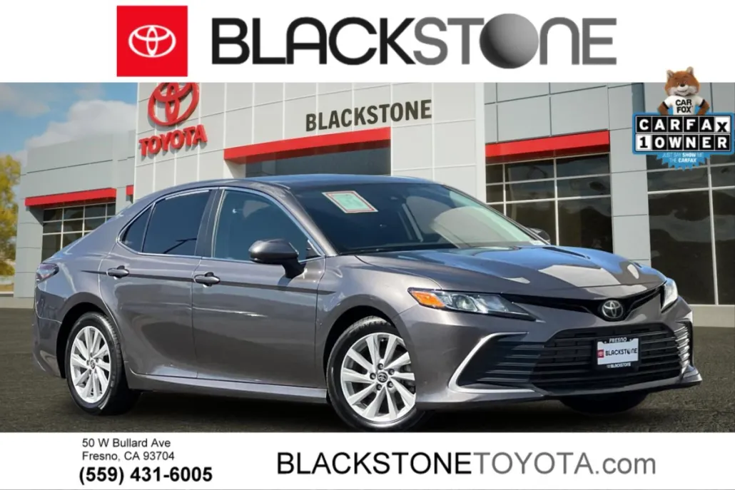 2022 Toyota Camry LE photo 1
