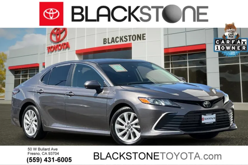 2022 Toyota Camry LE photo 1