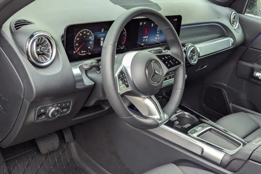 2025 Mercedes Benz GLB 250 photo 1