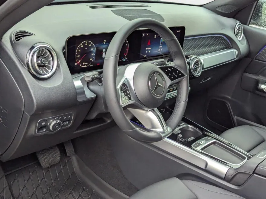 2025 Mercedes Benz GLB 250 photo 1