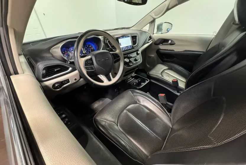 2018 Chrysler Pacifica Limited photo 1