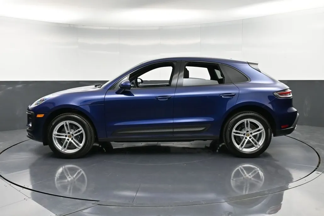 2025 Porsche Macan T photo 1