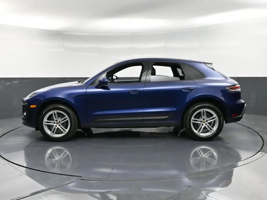 2025 Porsche Macan T photo 1