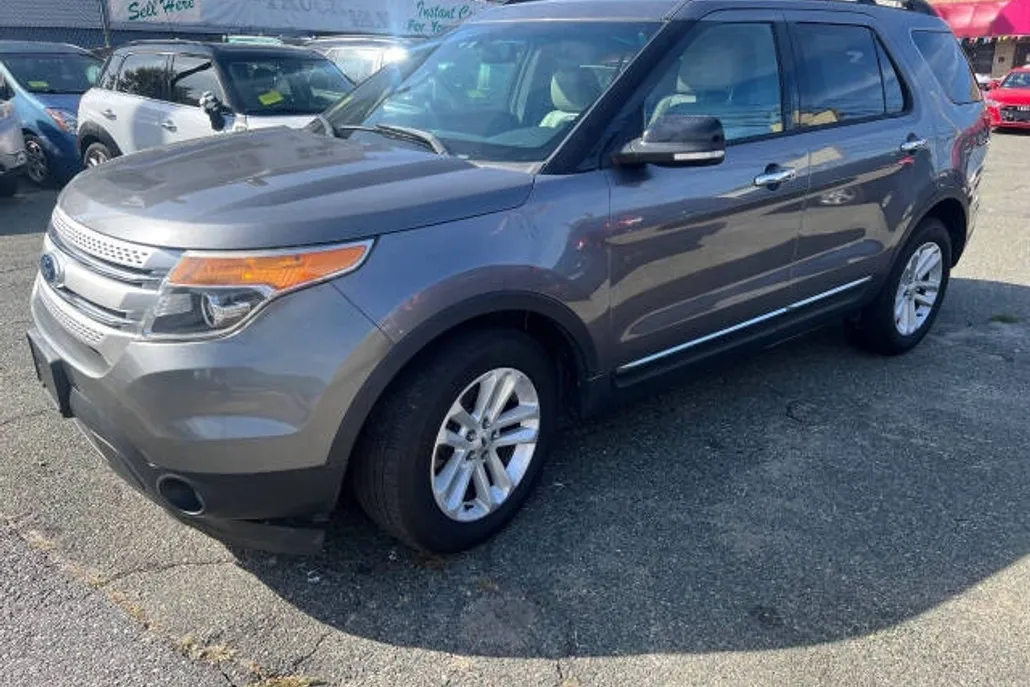 2013 Ford Explorer XLT photo 1