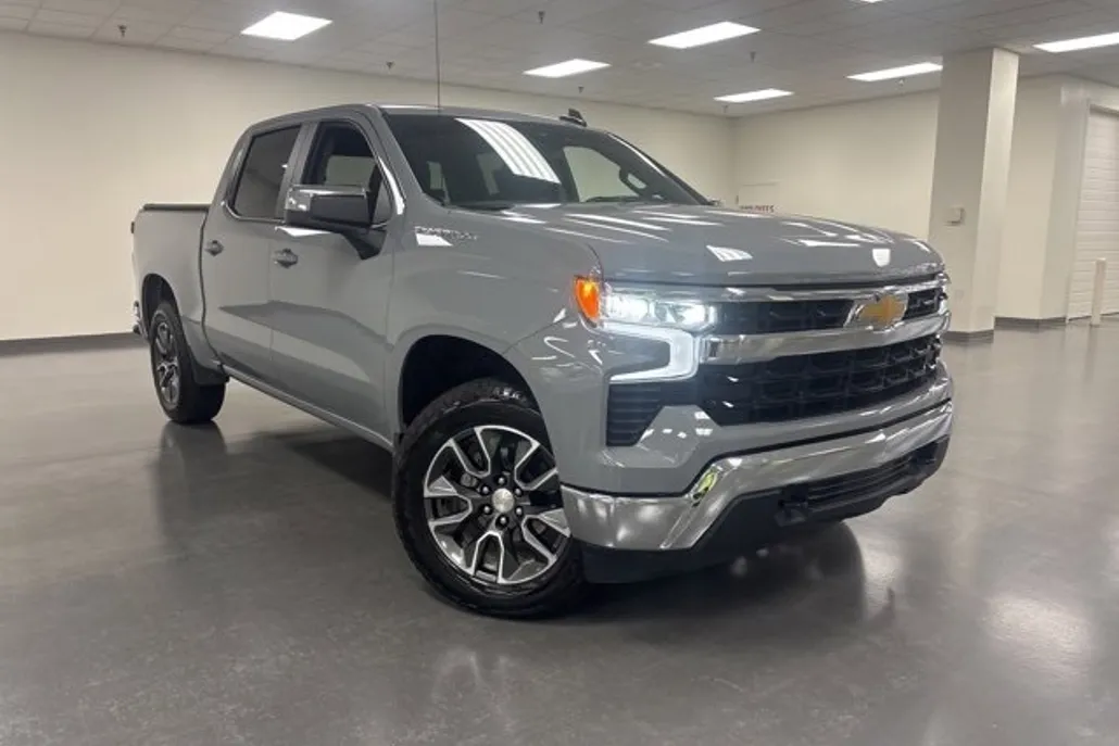 2024 Chevrolet Silverado 1500 LT photo 1