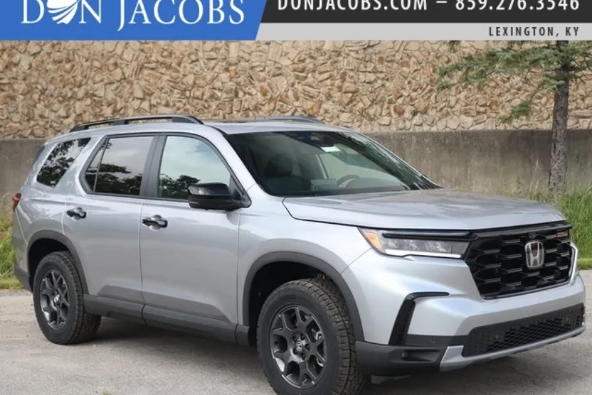 2025 Honda Pilot TrailSport photo 1