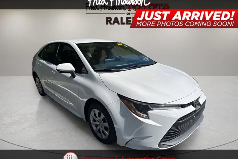 2023 Toyota Corolla LE photo 1