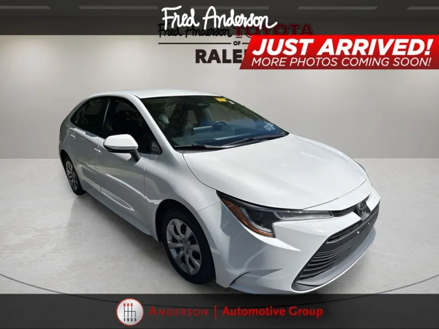 2023 Toyota Corolla LE photo 1