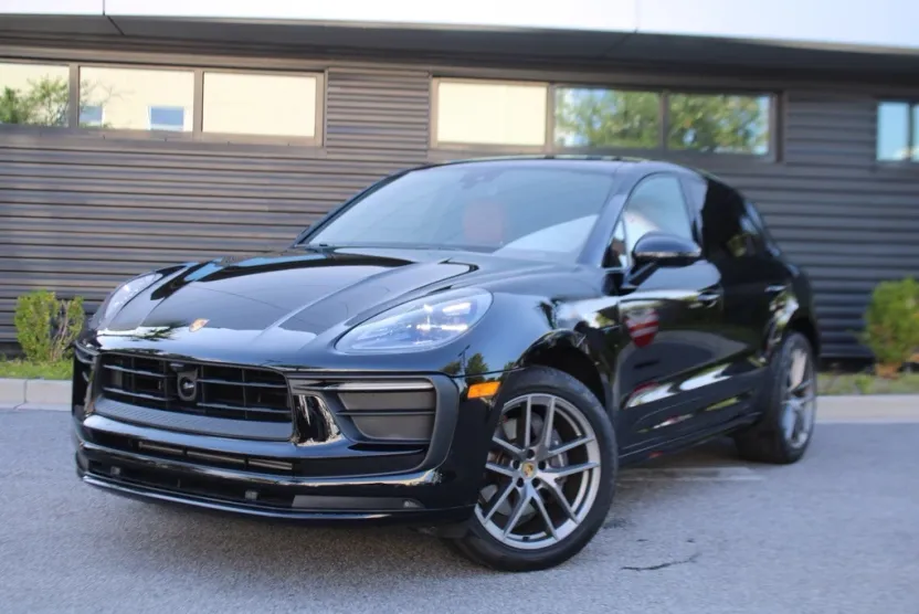 2025 Porsche Macan T photo 1